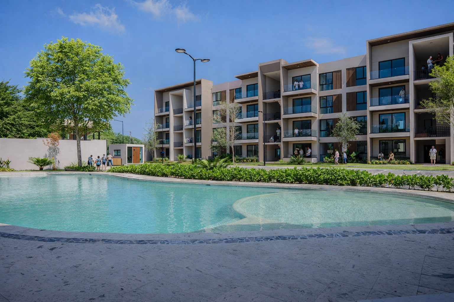 Vista general del desarrollo Alanda Living con alberca y jardines, Puerto Vallarta