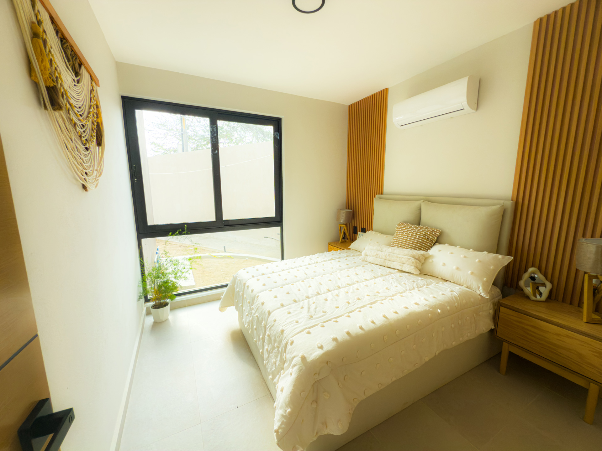 Recámara con vista al jardín, Modelo Ágata, Alanda Living